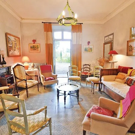 Casa vacanze Lovely In With Kitchen Puyméras